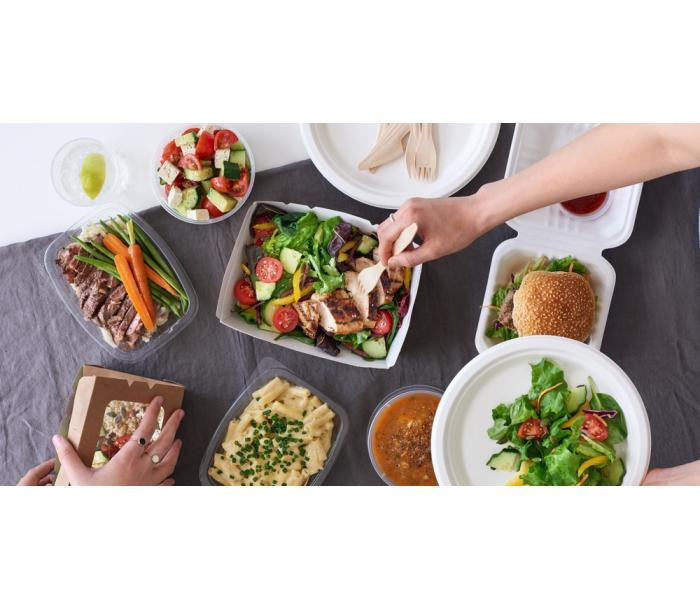 Takeaway verpakkingen voor maaltijden zoals salades, burgers en warme gerechten