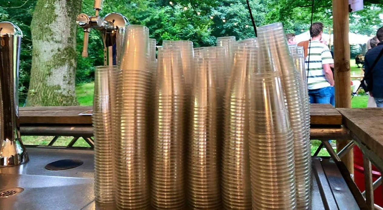 Wegwerp bekers in PET, rPET